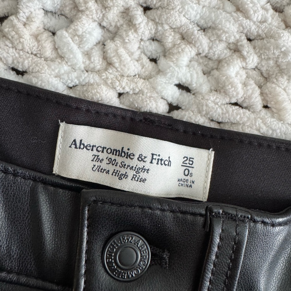 Abercrombie & Fitch 90s Straight Ultra High Rise Leather Pants
